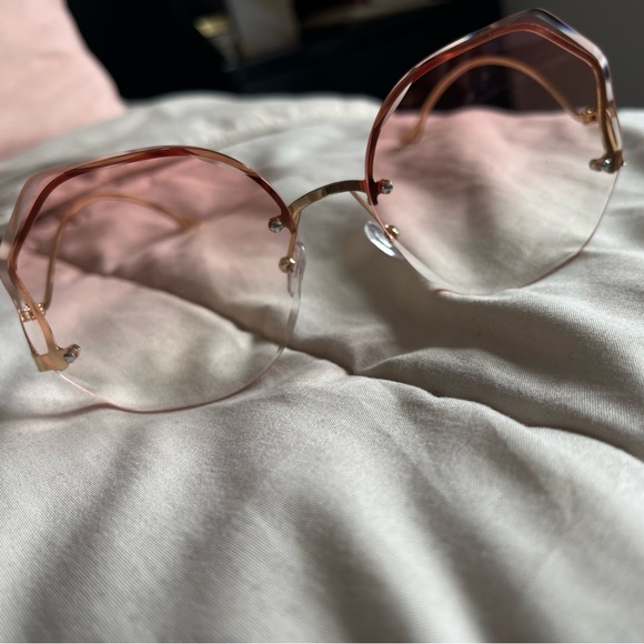 Oversized Sunglasses - Picture 2 of 4